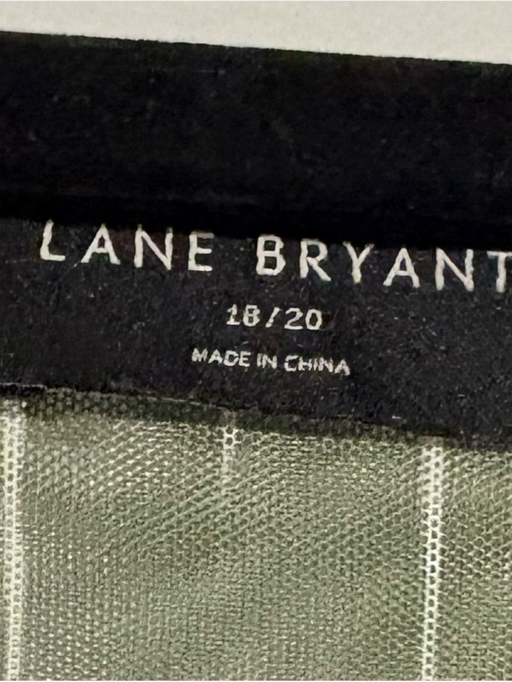 Lane Bryant Olive & White Geometric V-Neck Sleeveless Top - Picture 3 of 3